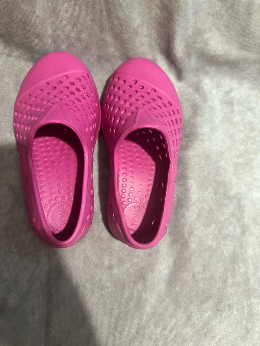 Toms lightweight slip